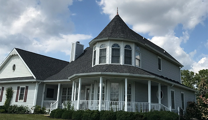 House with appealing roof