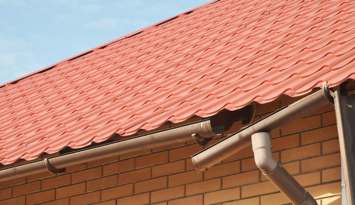 Damage gutter on the roof