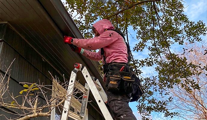 Expert replacing gutter