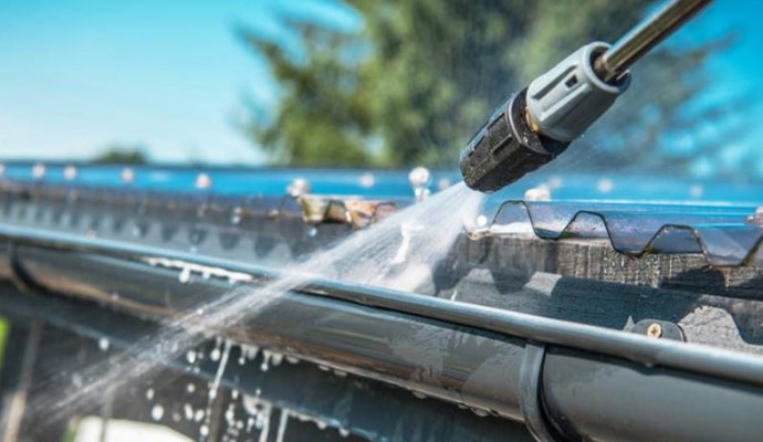 Gutter Cleaning in the Raleigh, Wake Forest & Chapel Hill Areas