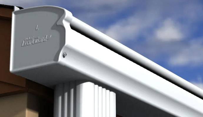 Seamless leaf guard gutter system with curved hood design