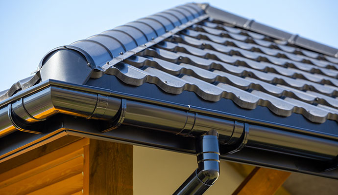 Black modern gutter system