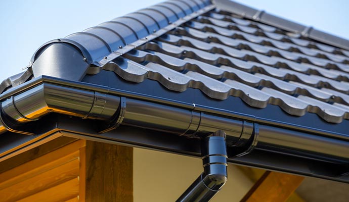 Roof gutter installation service
