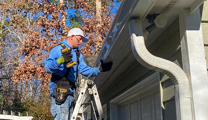 Professional gutter repairing service